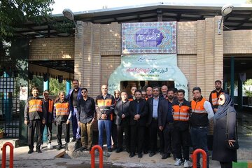 غبارروبی مزار شهدای شیراز با حضور راهداران استان فارس در آغاز هفته دولت