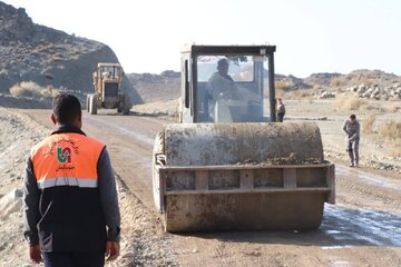 تکمیل ۹۳ کیلومتر زیرسازی راه‌های روستایی در جنوب کرمان همزمان با هفته دولت/رشد ۲۴ درصدی زیرسازی راه‌های روستایی