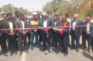 بهره‌برداری از روکش آسفالت پروژه‌های راهداری در شهرستان قیروکارزین به مناسبت هفته دولت