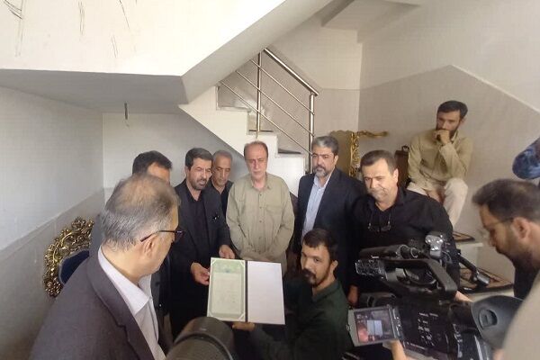 مراسم رسمی اهدای اسناد مالکیت کوی خاتم همدان برگزار شد
