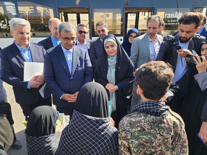 وزیر راه و شهرسازی برای افتتاح پروژه‌های هفته دولت وارد فرودگاه مشهد شد