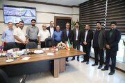 ببینید|تجلیل مهندس علی زندی فر مدیر کل راهداری و حمل و نقل جاده‌ای استان البرز و معاونین اداره کل  از همکاران به مناسبت روز کارمند