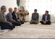 ببینید| همزمان با هفته دولت دیدار مدیرکل راه و شهرسازی سیستان و بلوچستان با تنها خانواده شهید جنگ تحمیلی ۱۲ روزه استان