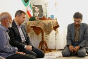 ببینید| همزمان با هفته دولت دیدار مدیرکل راه و شهرسازی سیستان و بلوچستان با تنها خانواده شهید جنگ تحمیلی ۱۲ روزه استان