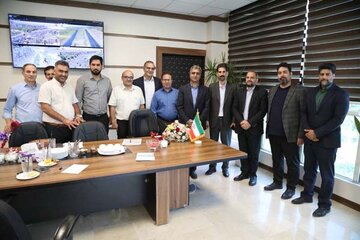 ببینید|تجلیل مهندس علی زندی فر مدیر کل راهداری و حمل و نقل جاده‌ای استان البرز و معاونین اداره کل  از همکاران به مناسبت روز کارمند