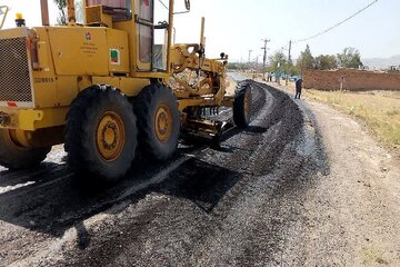آسفالت مشارکتی محور روستایی ملوند–پروند با همکاری راهداری سبزوار و کارخانه سیمان سبزوار