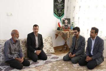 ببینید| دیدار مدیرکل راه و شهرسازی با تنها خانواده شهید جنگ تحمیلی ۱۲ روزه سیستان و بلوچستان همزمان با هفته دولت