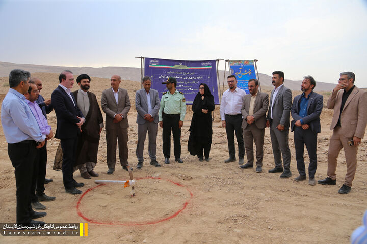 کلنگ آمادهسازی اراضی ۹۲ هکتاری و احداث خیابان ۳۰ متری در طرح نهضت ملی مسکن گراش به زمین زده شد کلنگ آمادهسازی اراضی ۹۲ هکتاری و احداث خیابان ۳۰ متری در طرح نهضت ملی مسکن گراش