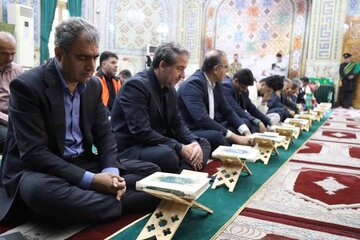 ببینید | همزمان با فرارسیدن هفته دولت؛ مراسم غبارروبی و عطر افشانی امام زاده طاهر (ع) و مزار شهدا با حضور مدیرکل راهداری و حمل و نقل جاده‌ای استان البرز