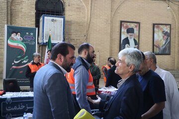 ویدیو| میز ارتباط مردمی اداره کل  راهداری و حمل و نقل جاده‌ای استان کرمانشاه به مناسبت هفته دولت