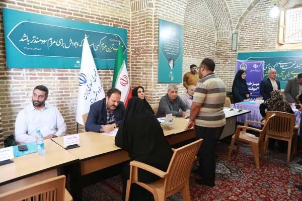 ببینید |برپایی میز خدمت و پاسخگویی در نماز جمعه قزوین