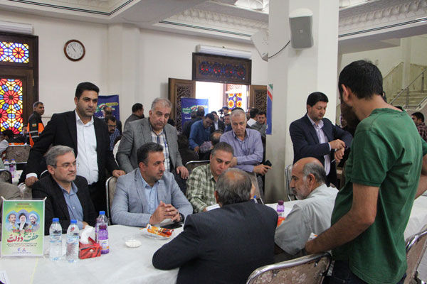 حضور مدیرکل راه و شهرسازی فارس در میز خدمت نماز جمعه شیراز