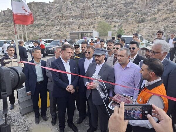روکش آسفالت محور فیروزآباد-کوار با حضور استاندار فارس در هفته دولت افتتاح شد
 محور فیروزآباد کوار