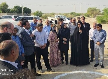 کلنگ زنی کتابخانه چم سرخ حاضر میل.jpg