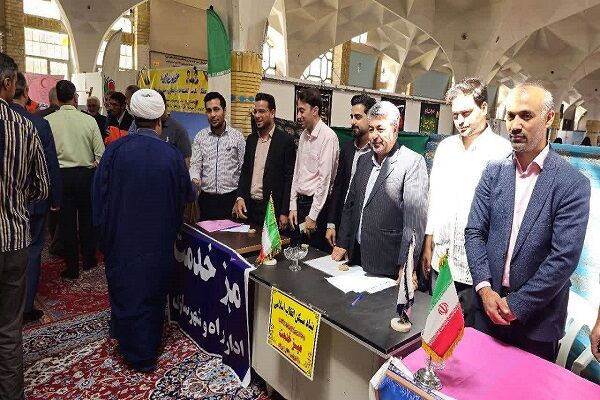 برپایی میز خدمت ادارات تابعه راه و شهرسازی درگز، قوچان و تربتحیدریه همزمان با هفته دولت اداره کل راه و شهرسازی خراسان رضوی