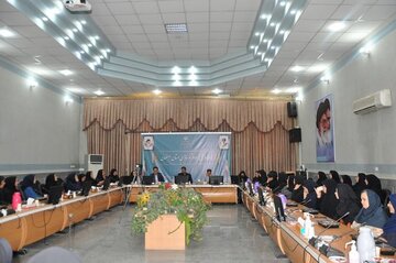 دیدار مدیرکل راه و شهرسازی استان اصفهان با بانوان شاغل اداره‌کل