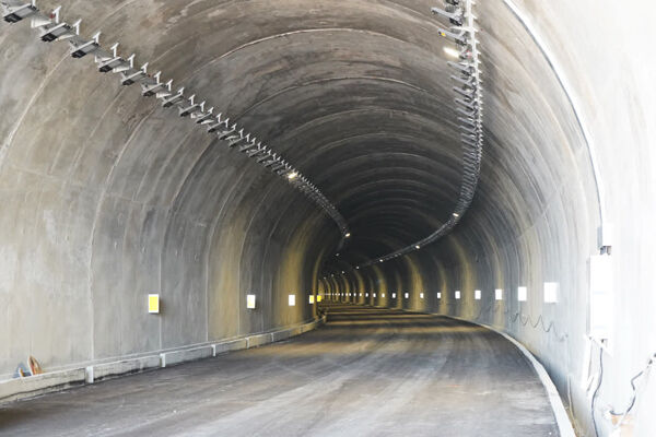 لاین رفت تونل رخ در مسیر شهرکرد به اصفهان به صورت دوطرفه بازگشایی شد ۹۵ درصد پیشرفت؛ تونل دوم حیران در مراحل پایانی تکمیل