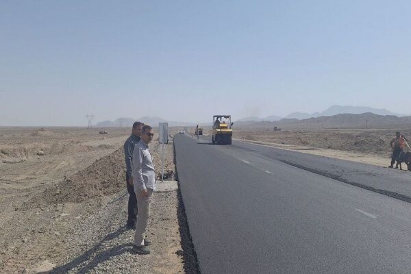 مدیرکل راه و شهرسازی سیستان و بلوچستان از عملیات ساخت ۳۶ کیلومتر بزرگراه در محور زاهدان – بیرجند بازدید کرد
