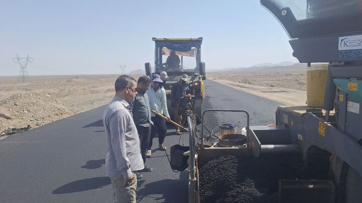 مدیرکل راه و شهرسازی سیستان و بلوچستان از عملیات ساخت ۳۶ کیلومتر بزرگراه در محور زاهدان – بیرجند بازدید کرد
