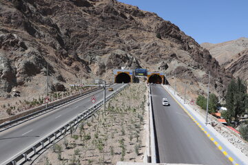 ببینید |  آخرین مراحل اجرایی باند شرقی منطقه ۲ آزادراه تهران_شمال