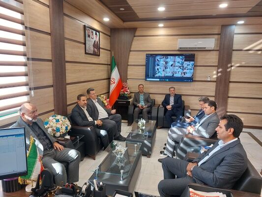 تأکید بر گسترش تعاملات بیندستگاهی و تثبیت مالکیتهای قانونی اراضی ملی و دولتی  دیدار مدیرکل راه و شهرسازی ایلام با مدیرکل ثبت اسناد استان.jpg
