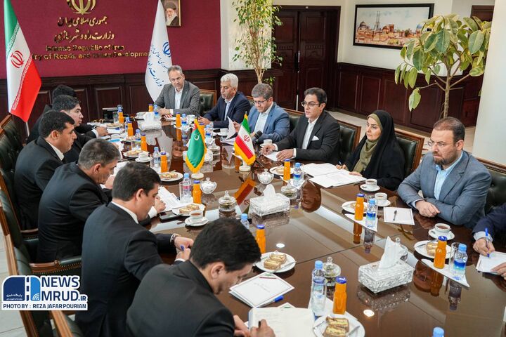 بررسی راههای تقویت ترانزیت بینالمللی و روابط ریلی دو کشور ایران و ترکمنستان  جلسه وزیر با هیات ترکمنستانی