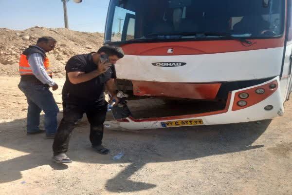 امداد به‌موقع راهداران بروجن، اتوبوس حادثه‌دیده را از خطر نجات داد