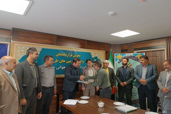 واگذاری زمین به ۲۶ خانواده مشمول طرح جوانی جمعیت در شهرستان فامنین اراضی فامنین