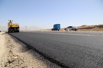 ویدیو | آغاز عملیات آسفالت پروژه احداث واریانت محور کیانمهر -ماهدشت