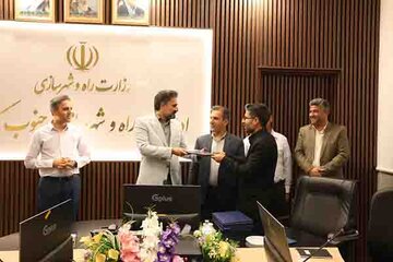 تقدیر از کارمندان نمونه اداره کل راه وشهرسازی جنوب کرمان با تأکید بر نقش‌آفرینی بدنه کارشناسی