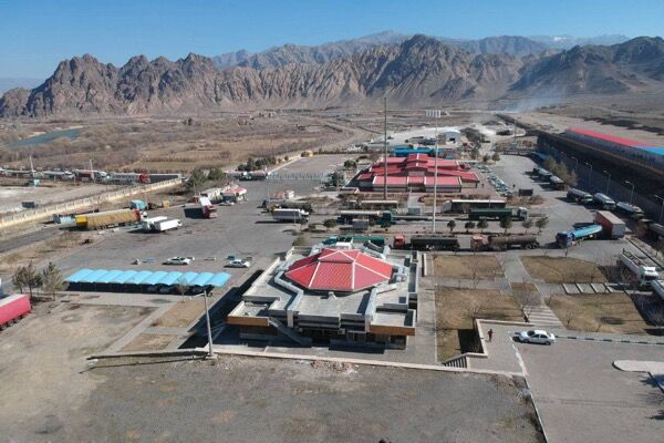 افزایش ۹ درصدی تردد وسایل نقلیه سنگین باری از پایانه مرزی نوردوز تردد
