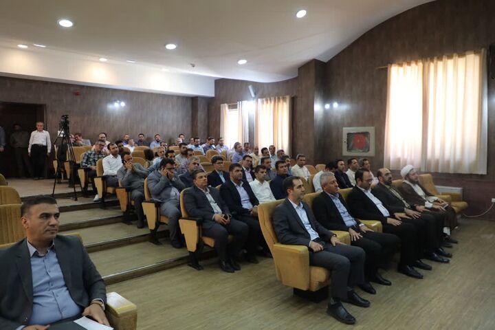 مراسم گرامیداشت هفته وحدت و تجلیل از کارکنان نمونه اداره کل راه و شهرسازی آذربایجان‌غربی