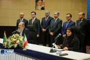 ببینید | مراسم امضای سند یادداشت تفاهم بیست و دومین کمیسیون مشترک همکاری های اقتصادی جمهوری اسلامی ایران و جمهوری اسلامی پاکستان