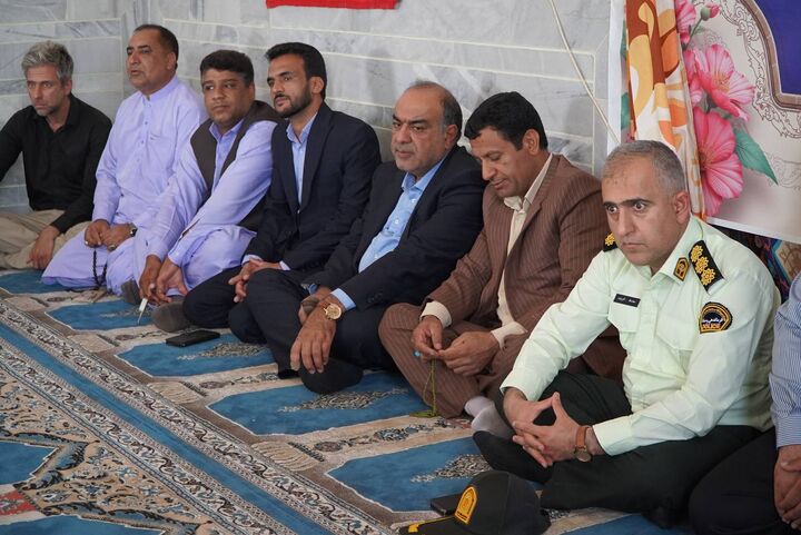 نشست مردمی مدیرکل راه و شهرسازی کرمان در روستای نعمت‌آباد ریگان