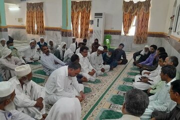 ببینید| حضور رئیس اداره راه و شهرسازی مهرستان در میز خدمت نماز جمعه محله کهن شهر