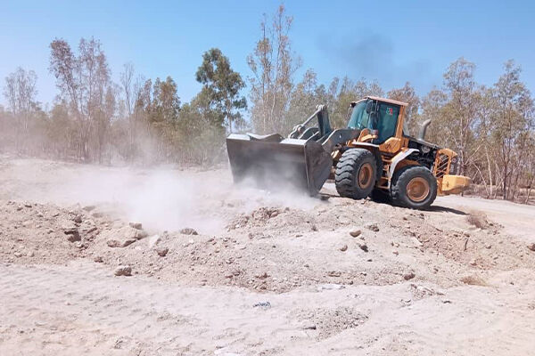 شانهسازی و تسطیح حریم محور باغات حاجیآباد(هرمزگان) به طول ۵۰۰ متر انجام شد شانهسازی و تسطیح حریم محور باغات حاجیآباد به طول ۵۰۰ متر انجام شد