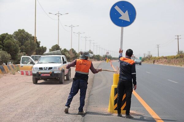 نصب ۵۷ تابلو و علائم ایمنی در محور بروجن – لردگان استان چهارمحال و بختیاری تابلو علایم کرمان شمال