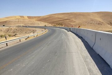 ویدیو| ایمن سازی نقطه حادثه خیز پیچ کن کت با نصب نیوجرسی در محور نورآباد_هرسین در استان لرستان