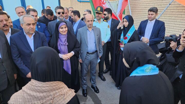 وزیر راه و شهرسازی زنگ مهر و مقاومت را در تبریز نواخت