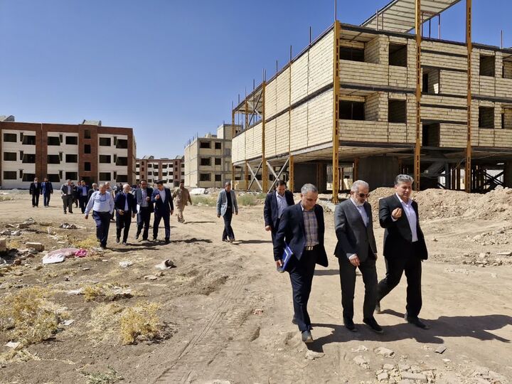 پیگیری رفع مشکل تسهیلات پروژه مسکن ۵۸۸ واحدی با حضور مدیرعامل بانک مسکن کشور