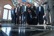 ببینید | ادای احترام وزیر راه و شهرسازی به مقام شهدای شهرستان رشت
