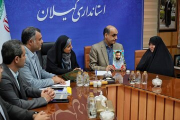 ببینید | دیدار وزیر راه و شهرسازی با خانواده شهید محمدمهدی مقدم و شهید مرتضی بکائی در سفر به استان گیلان