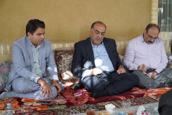 تأکید بر شتاببخشی به پروژههای راه و مسکن در نشست مدیرکل راه و شهرسازی و فرماندار بردسیر کرمان
