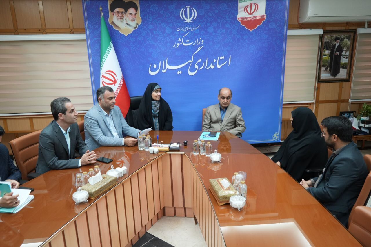 وزیر راه و شهرسازی با خانواده‌های شهیدان مقدم و بوکائی دیدار کرد