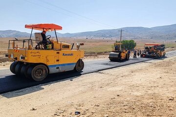 ویدیو| احداث و آسفالت راه روستایی زیدر - خیرآباد در شهرستان شیروان استان خراسان شمالی