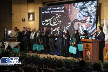 ببینید |مراسم گرامیداشت حماسه‌آفرینان وزارت راه و شهرسازی در جنگ ۱۲ روزه(تجلی اخلاص 2)