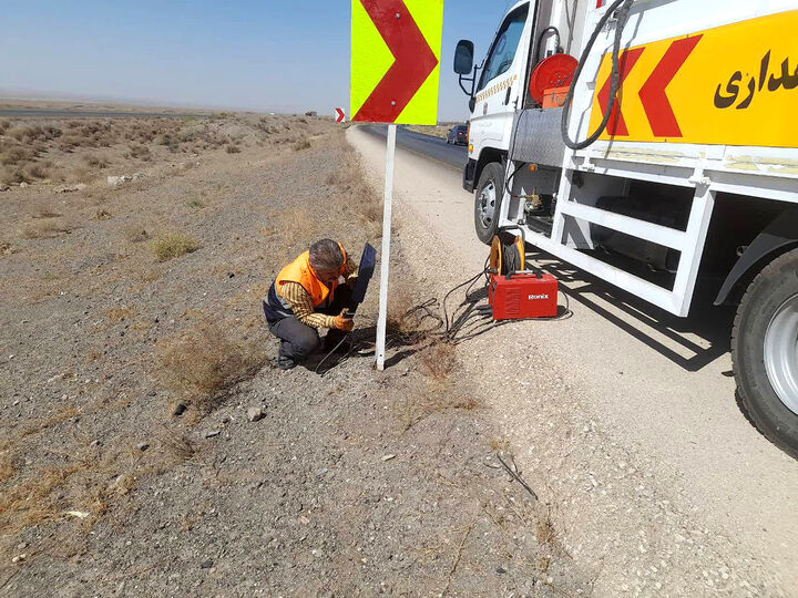 عملیات ایمنسازی و زیرسازی راههای روستایی زاوه در شهریورماه کلید خورد ایمن سازی راههای شهرستان زاوه