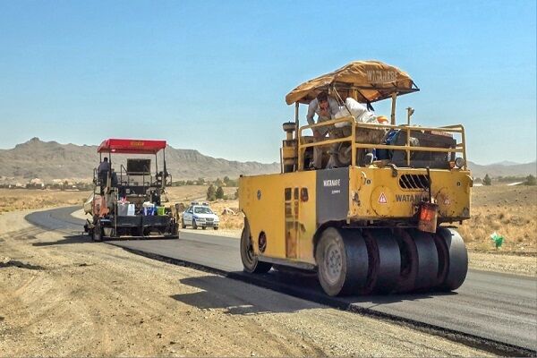 طرح بهسازی محور روستایی قباد بزن - میم شهرستان کهک قم عملیاتی شد