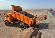 اجرای عملیات اصلاح شیب شیروانی، شانه سازی حریم راه در محور اصلی دیهوک _ فردوس