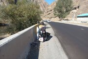 ببینید| پاکسازی و جمع آوری زباله های حاشیه راه در محور  کرج کندوان حوزه راهداری گچسر